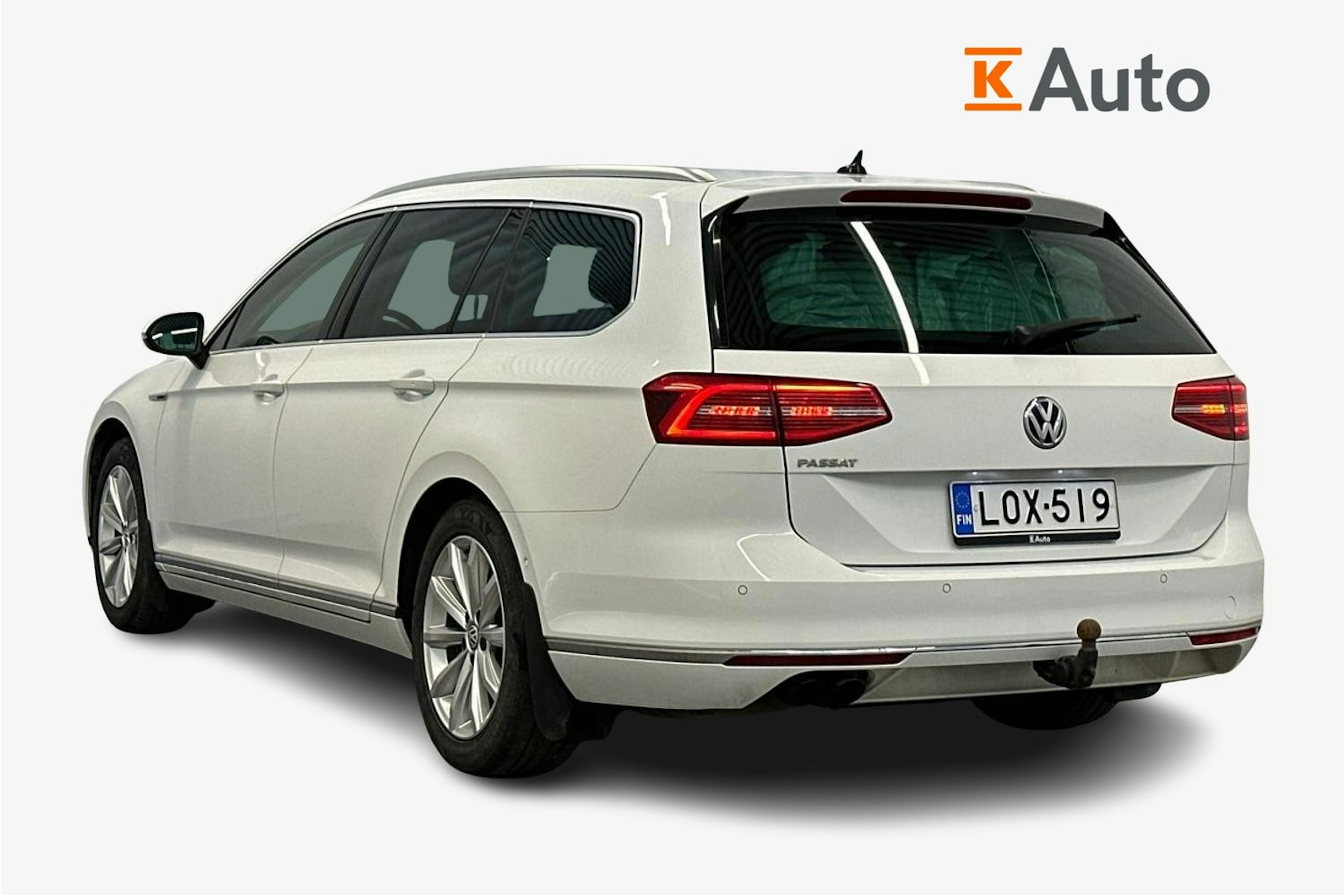 Valkoinen Volkswagen PASSAT 2019 kuva 2.