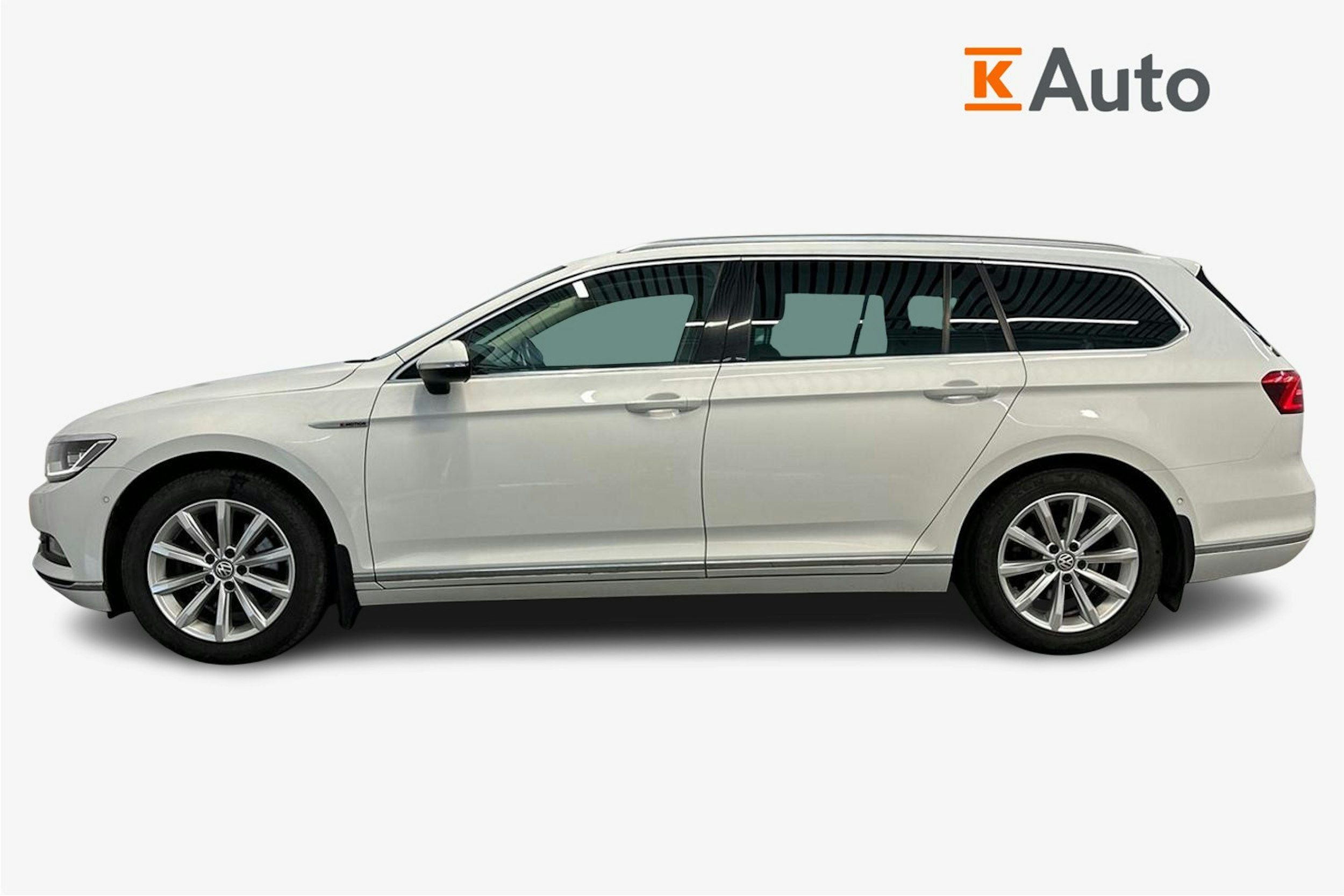 Valkoinen Volkswagen PASSAT 2019 kuva 6.