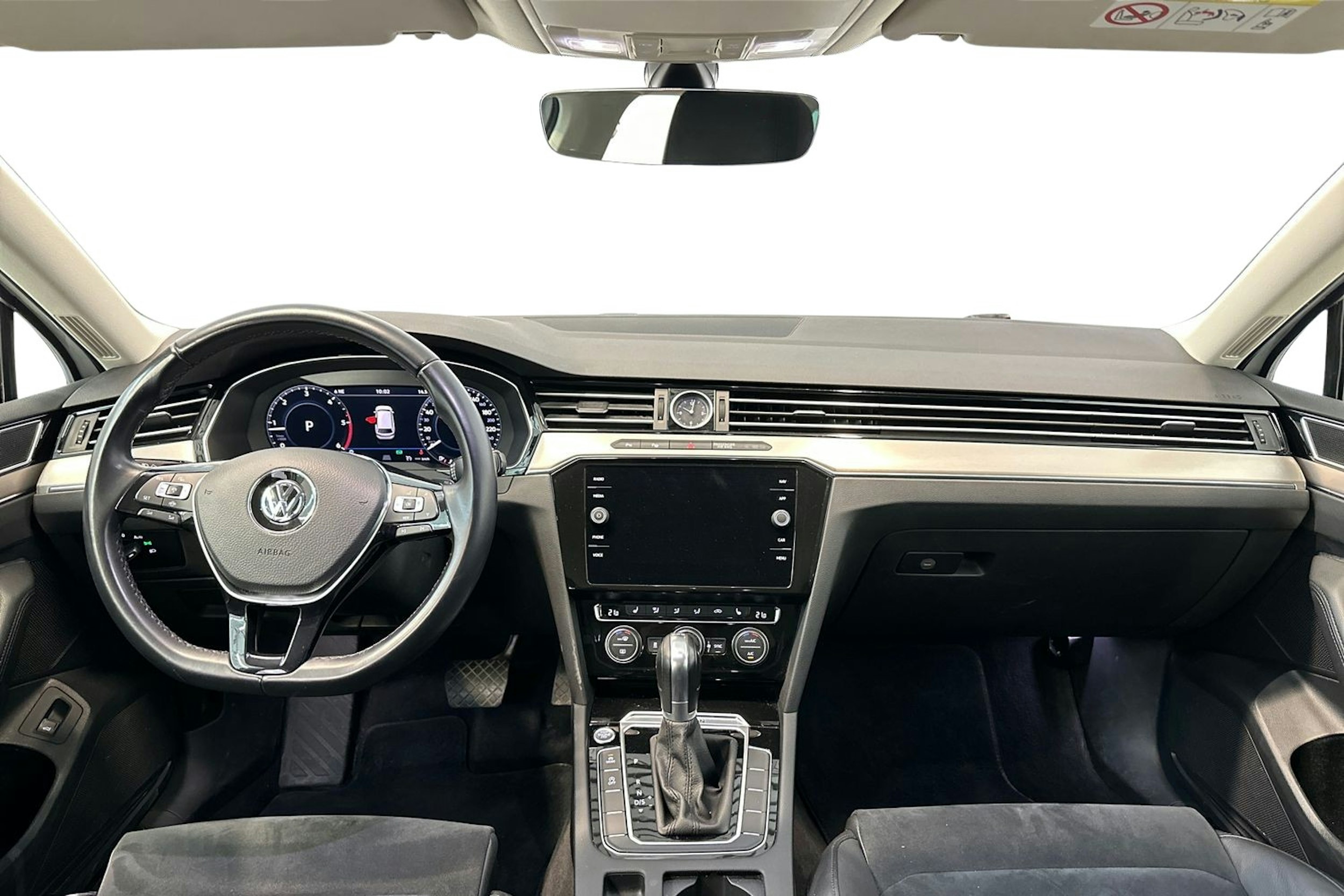 Valkoinen Volkswagen PASSAT 2019 kuva 9.