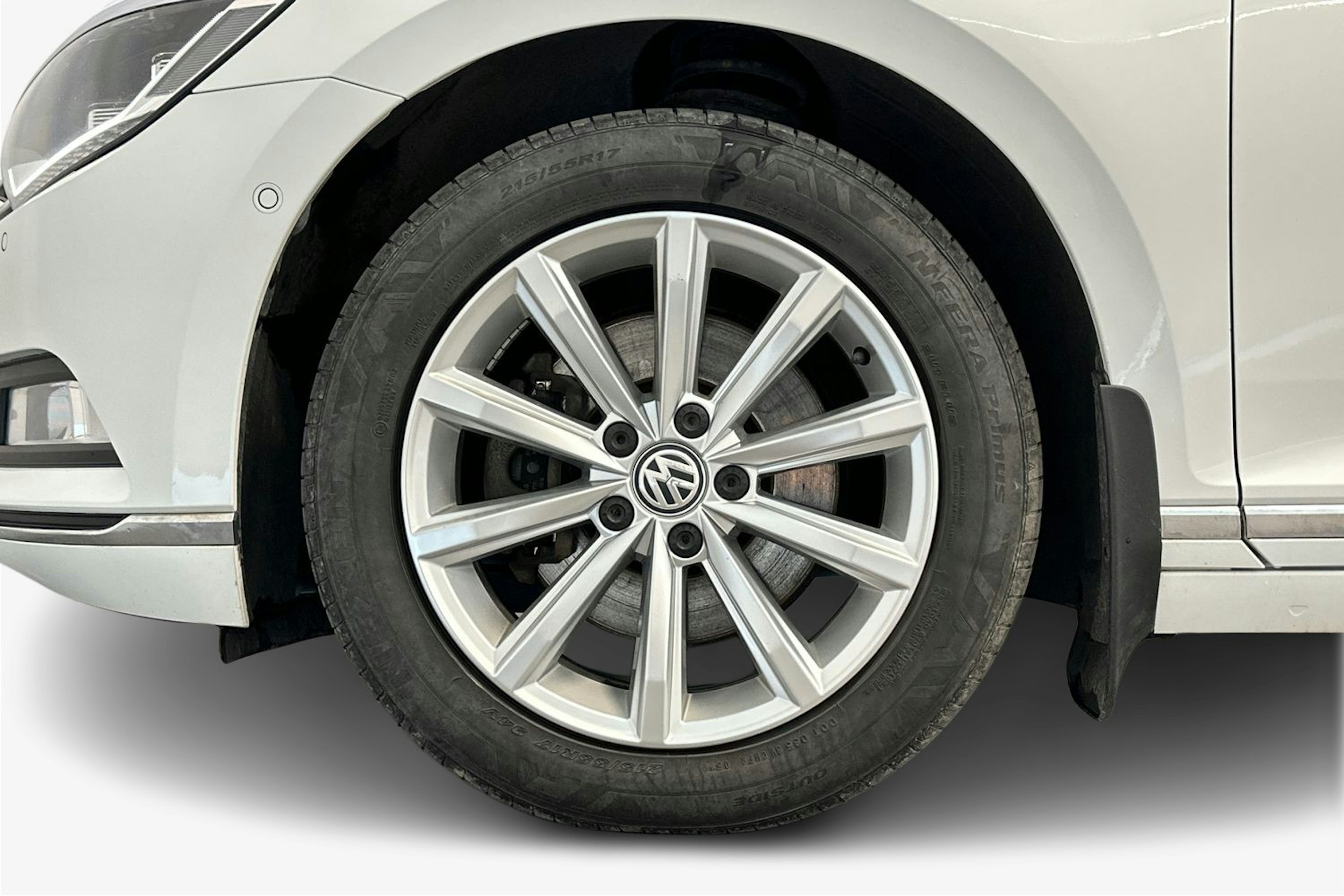 Valkoinen Volkswagen PASSAT 2019 kuva 11.