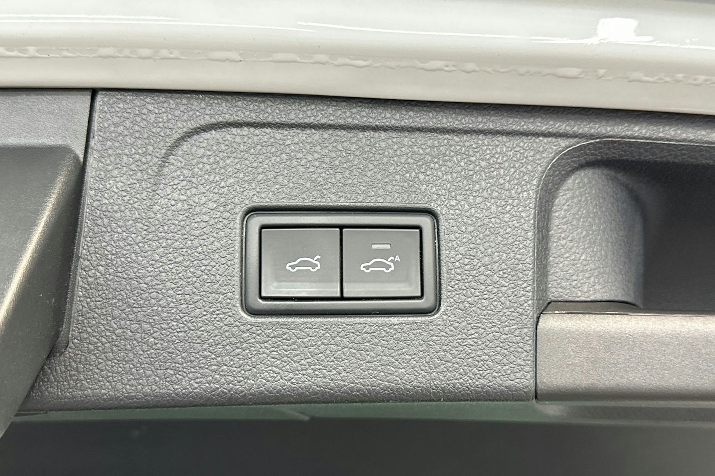 Valkoinen Volkswagen PASSAT 2019 kuva 16.