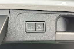Valkoinen Volkswagen PASSAT 2019 kuva 16.