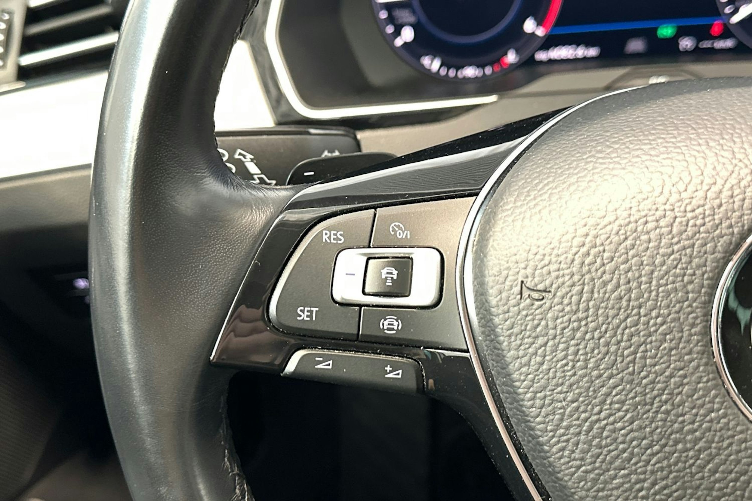 Valkoinen Volkswagen PASSAT 2019 kuva 19.