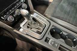 Valkoinen Volkswagen PASSAT 2019 kuva 22.