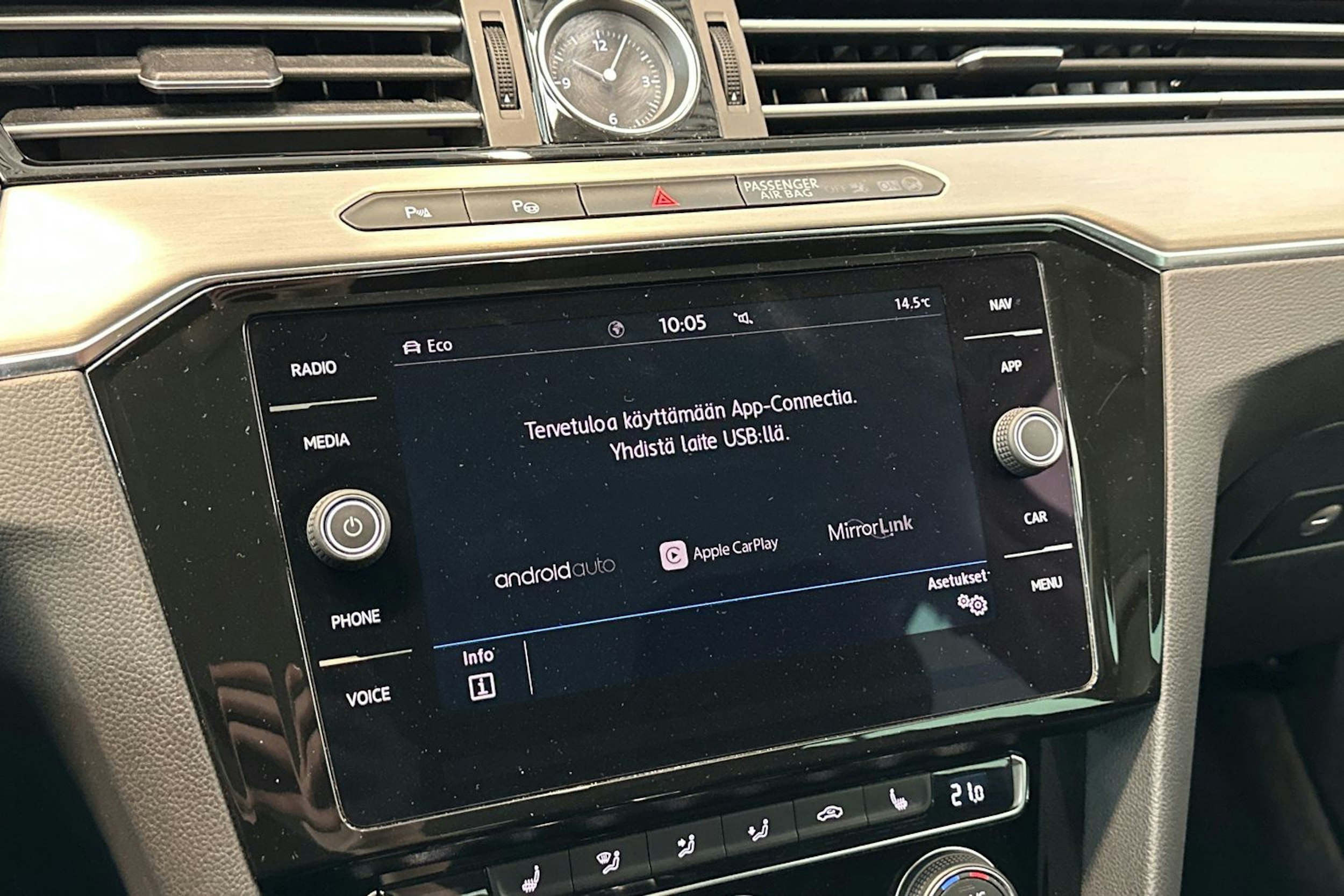 Valkoinen Volkswagen PASSAT 2019 kuva 23.