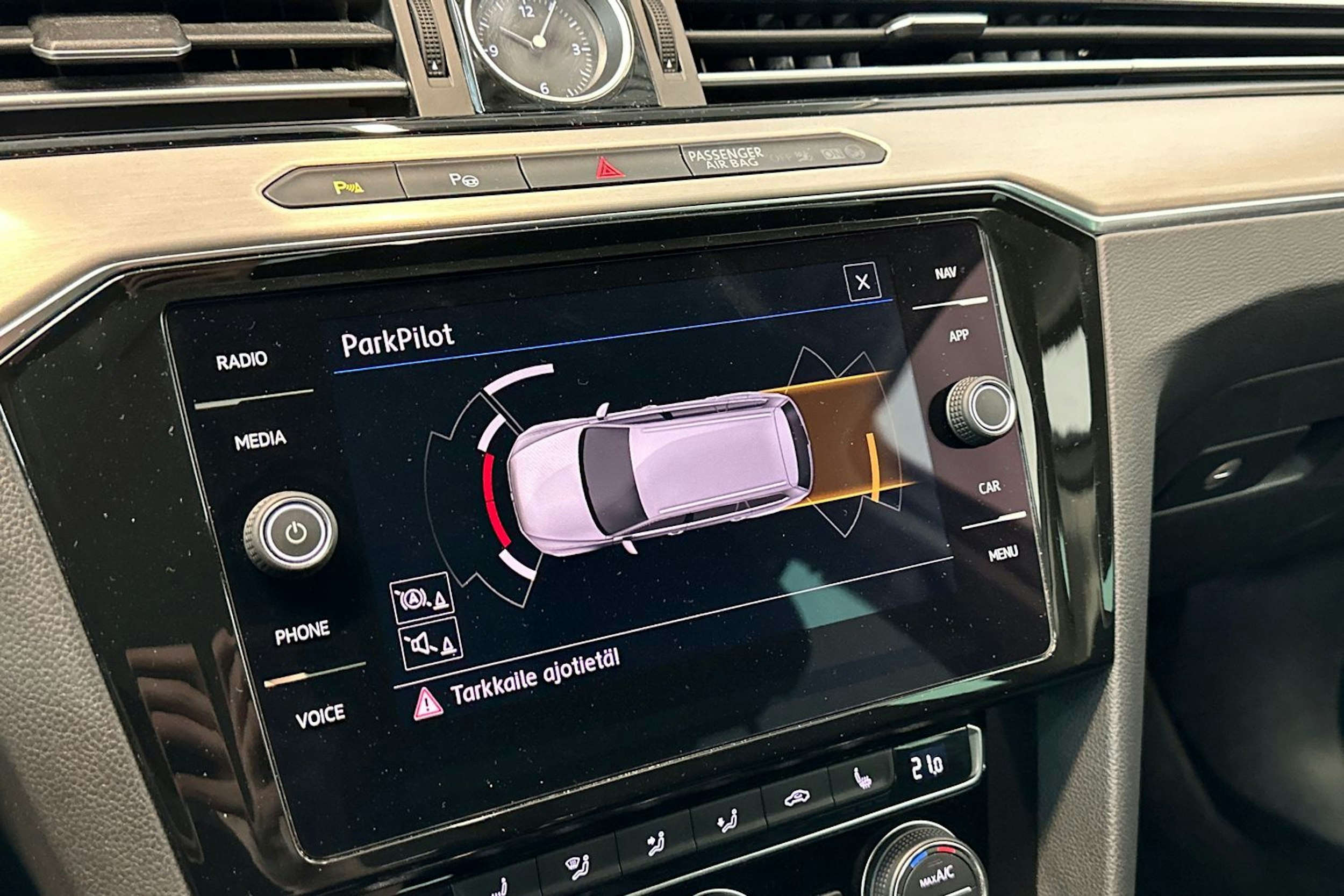 Valkoinen Volkswagen PASSAT 2019 kuva 25.