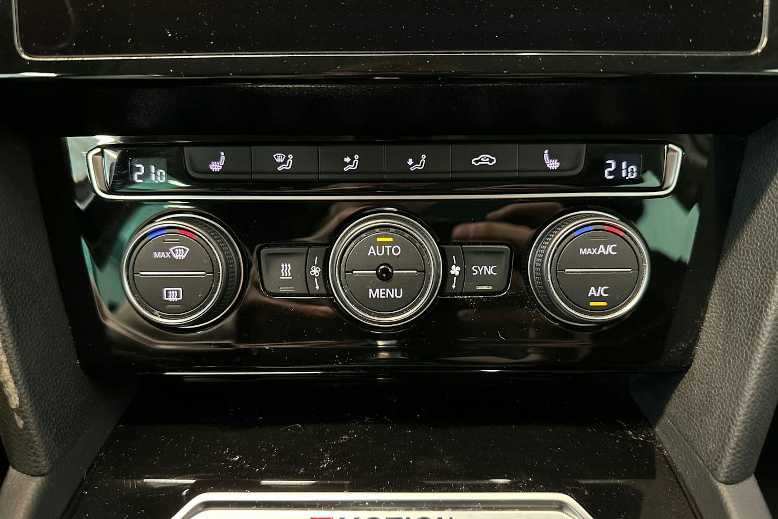 Valkoinen Volkswagen PASSAT 2019 kuva 26.