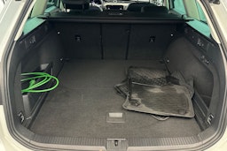 Valkoinen Volkswagen PASSAT 2019 kuva 32.