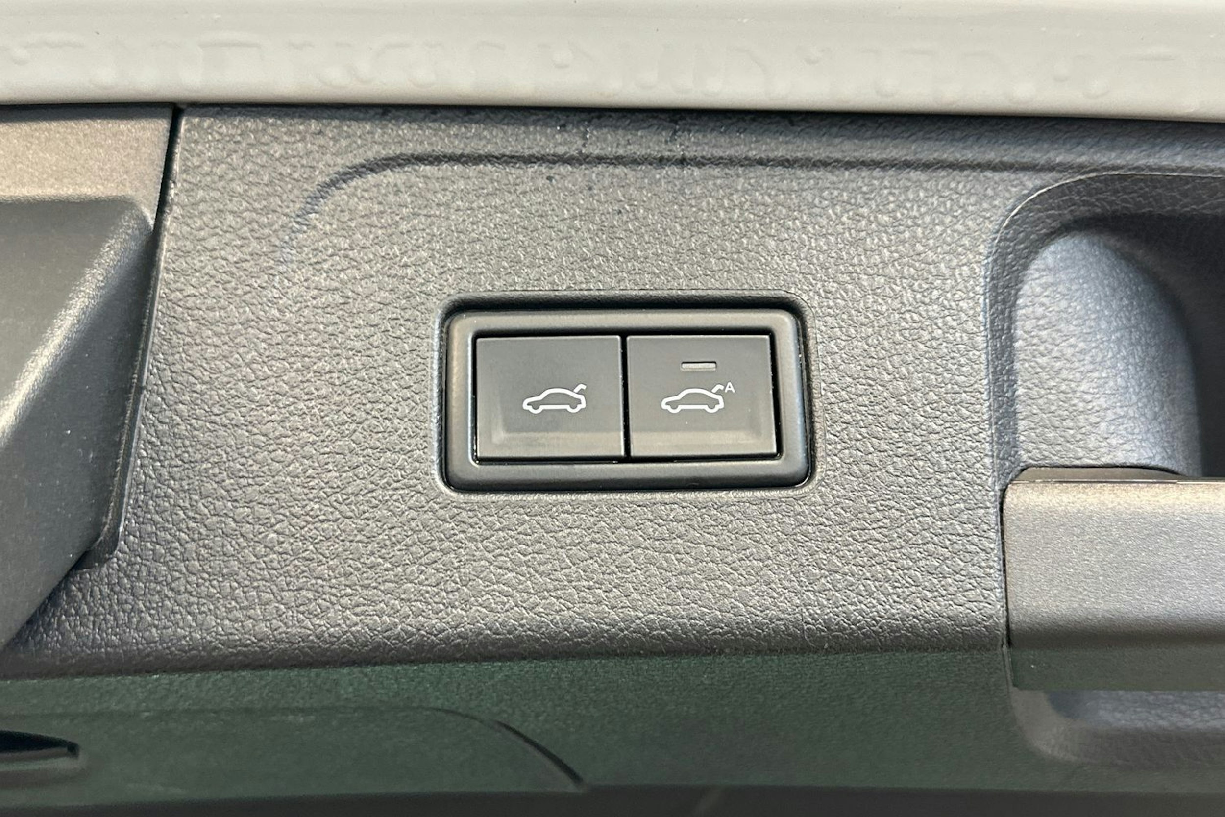 Valkoinen Volkswagen PASSAT 2019 kuva 33.