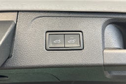 Valkoinen Volkswagen PASSAT 2019 kuva 33.