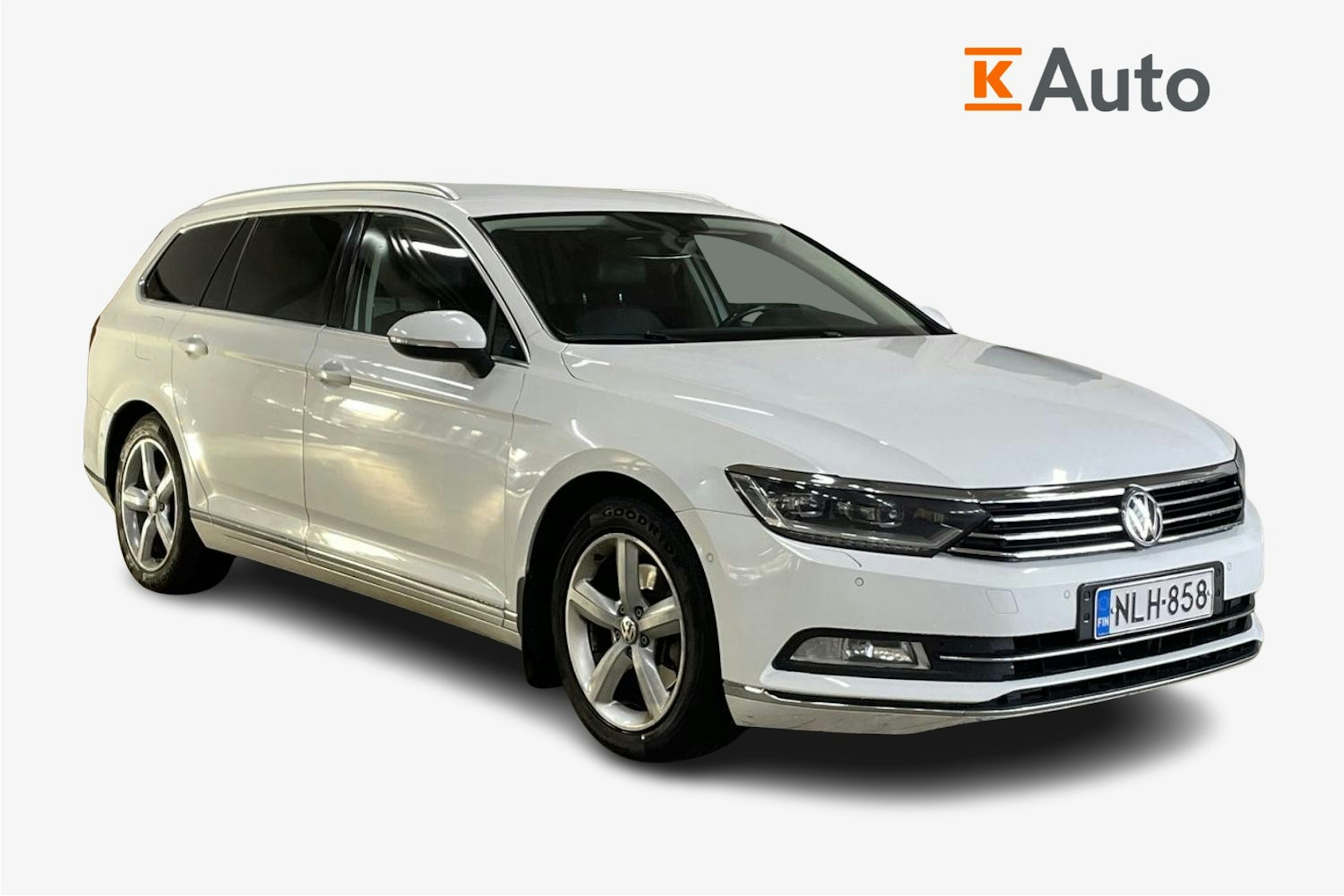 Valkoinen Volkswagen PASSAT 2019 kuva 1.