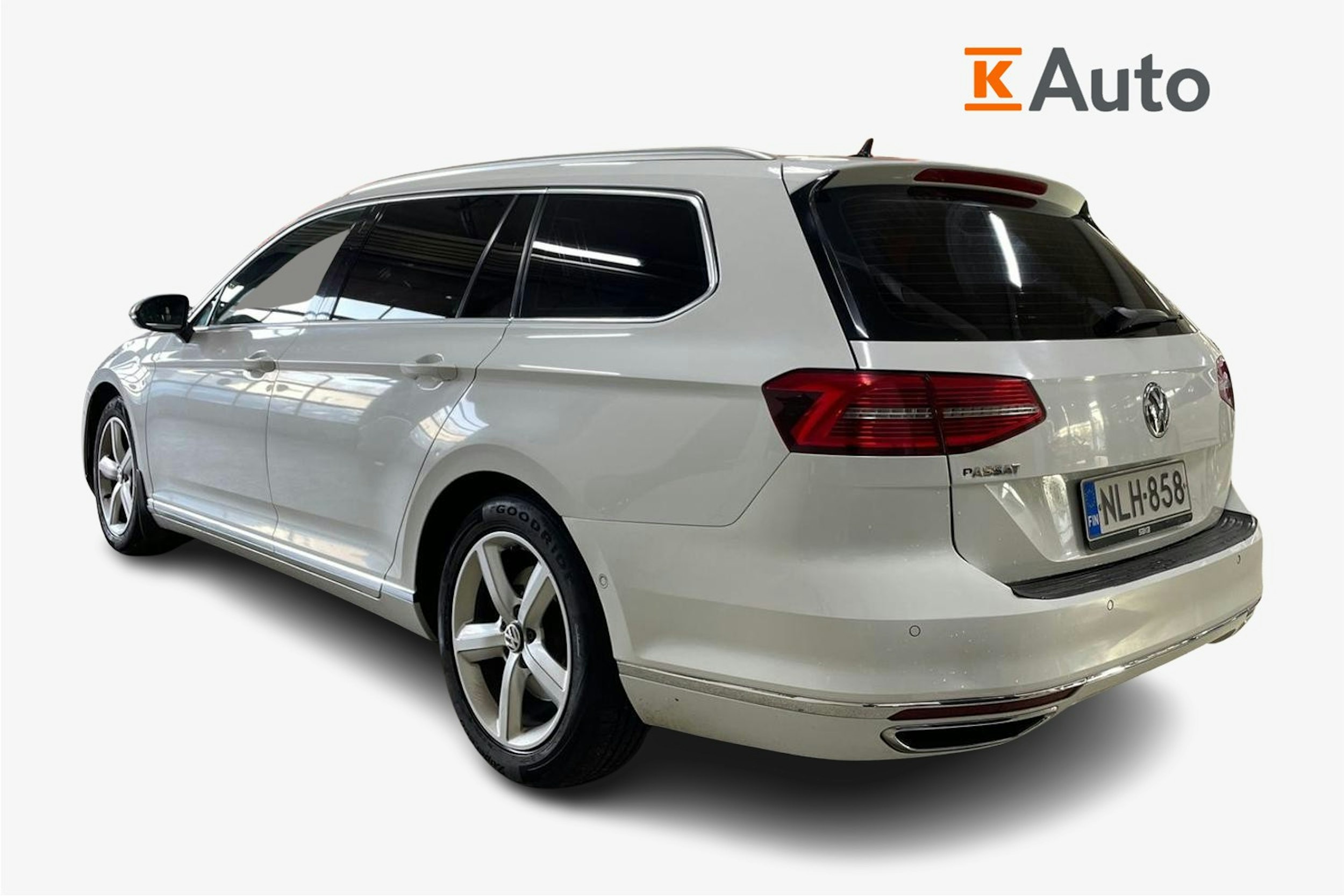 Valkoinen Volkswagen PASSAT 2019 kuva 2.