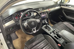 Valkoinen Volkswagen PASSAT 2019 kuva 3.
