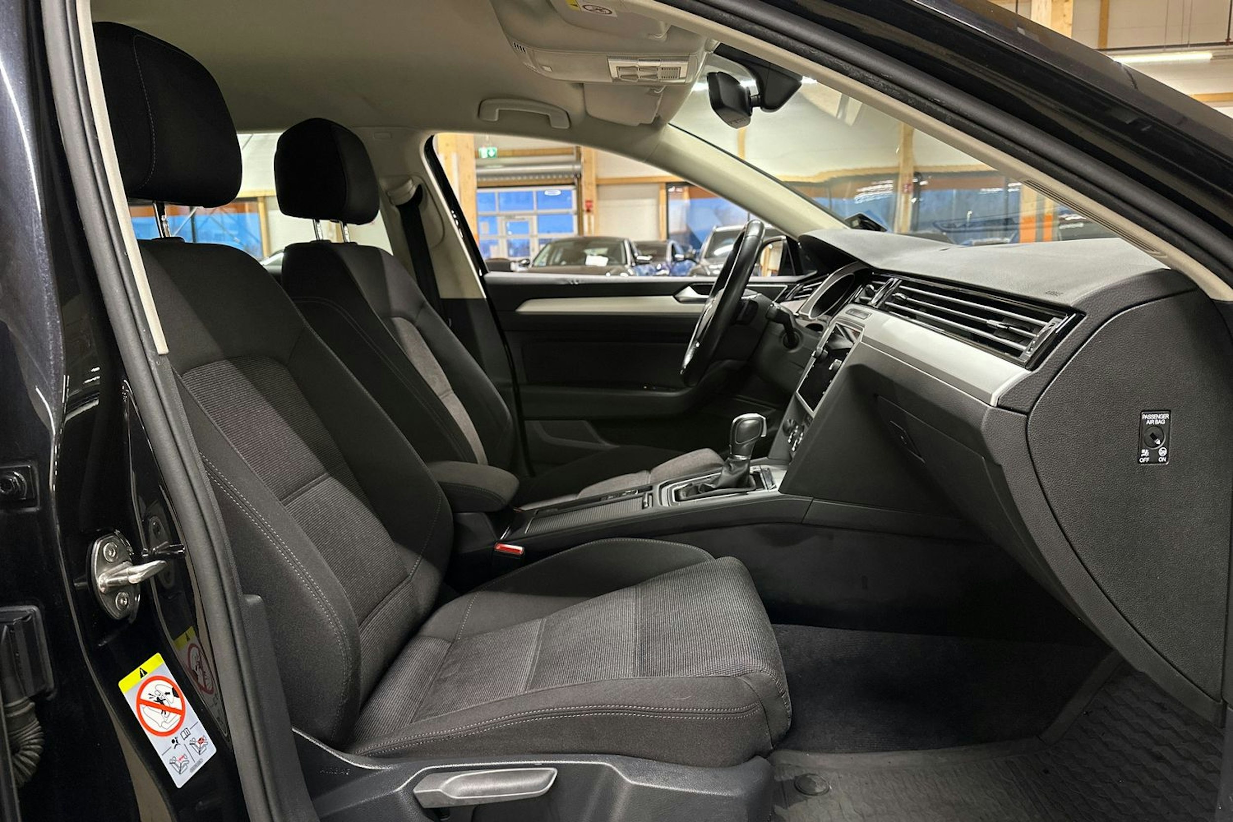 musta Volkswagen Passat 2019 kuva 14.