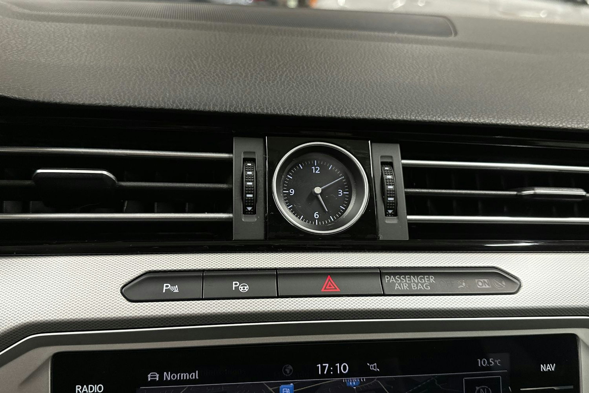 musta Volkswagen Passat 2019 kuva 16.