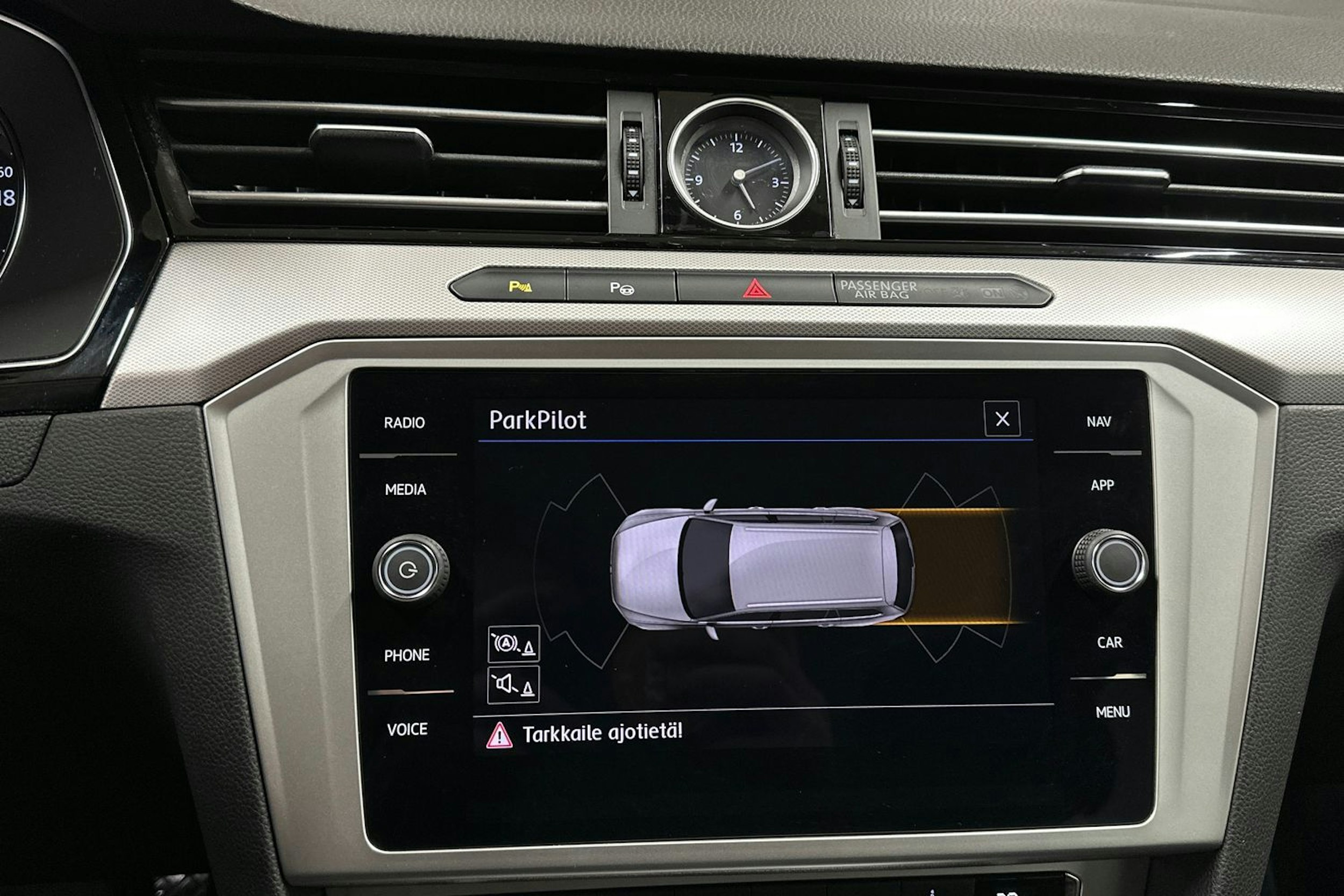 musta Volkswagen Passat 2019 kuva 18.