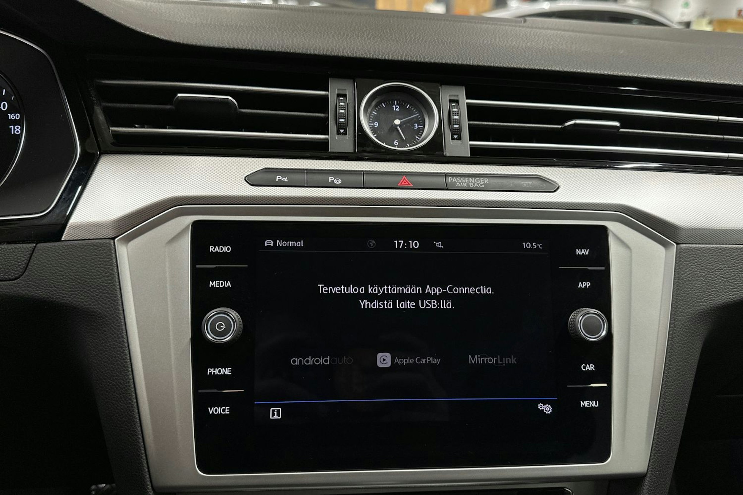 musta Volkswagen Passat 2019 kuva 19.