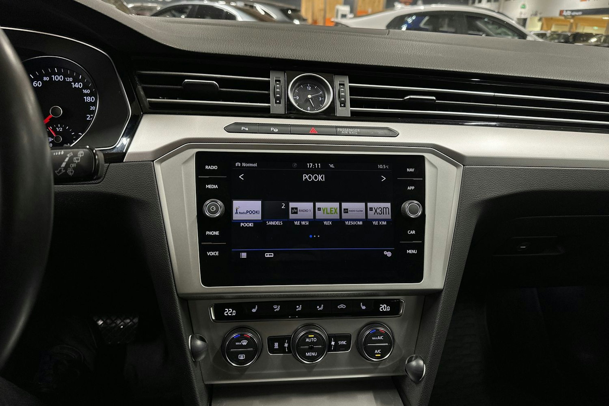 musta Volkswagen Passat 2019 kuva 22.