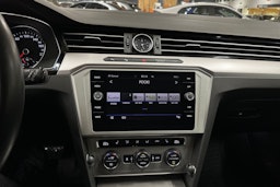 musta Volkswagen Passat 2019 kuva 22.