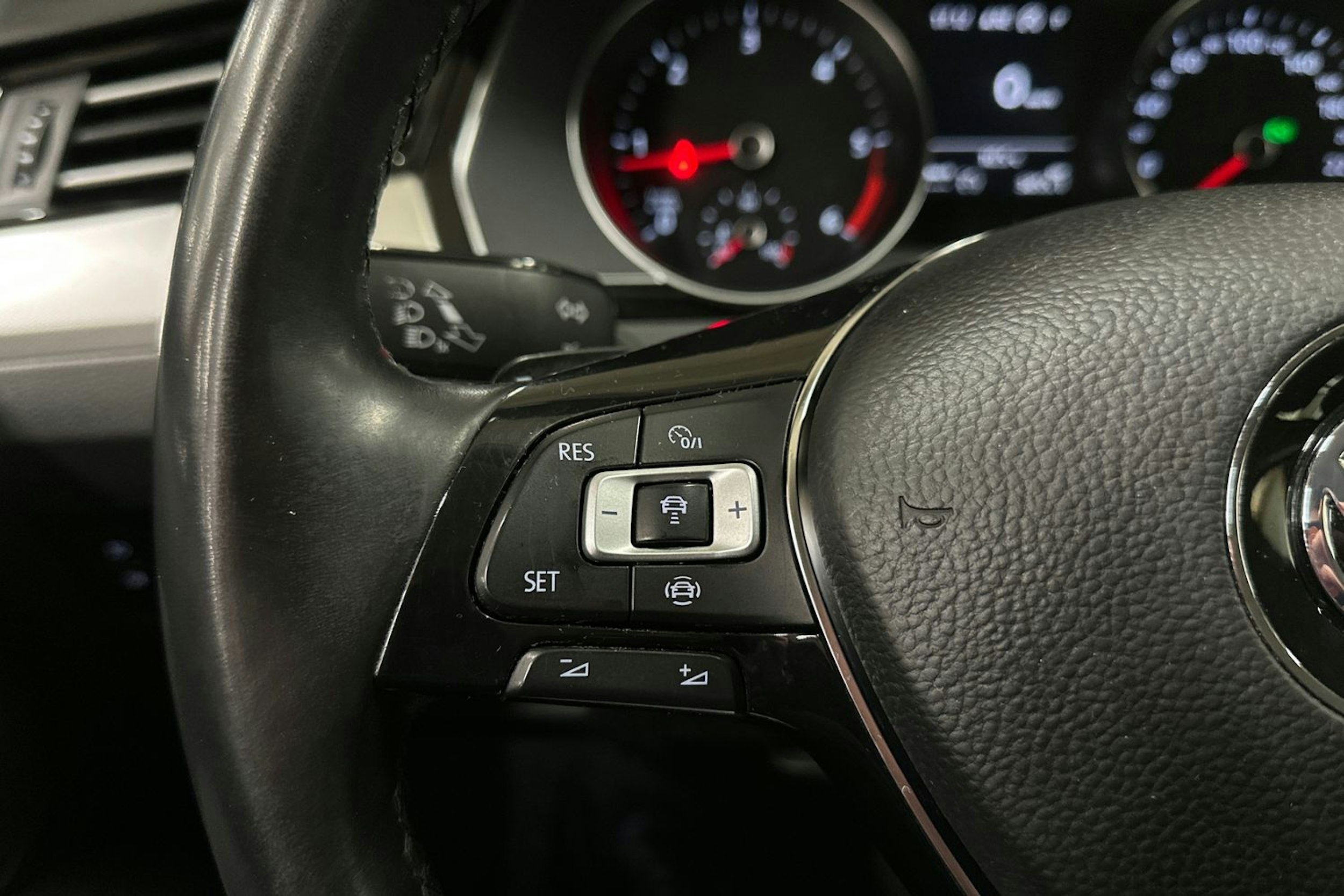 musta Volkswagen Passat 2019 kuva 26.