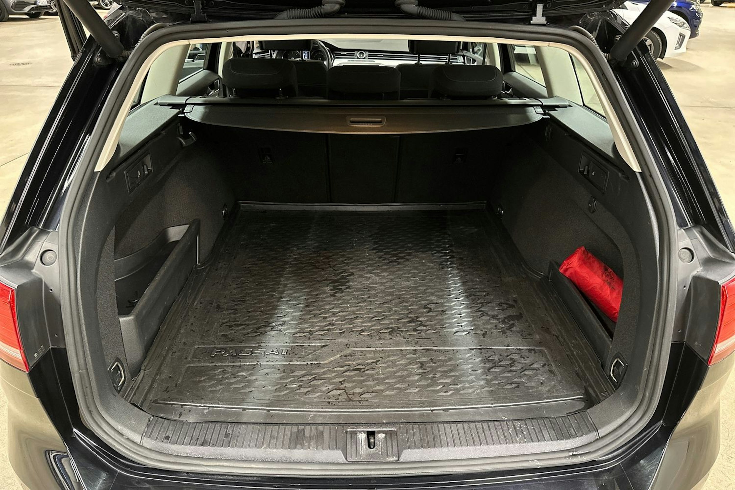 musta Volkswagen Passat 2019 kuva 29.