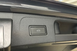 harmaa Volkswagen Passat 2019 kuva 33.