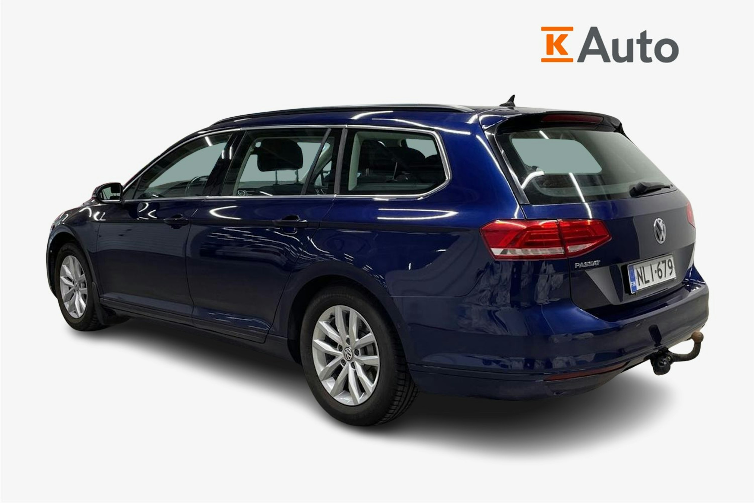 sininen Volkswagen Passat 2019 kuva 5.