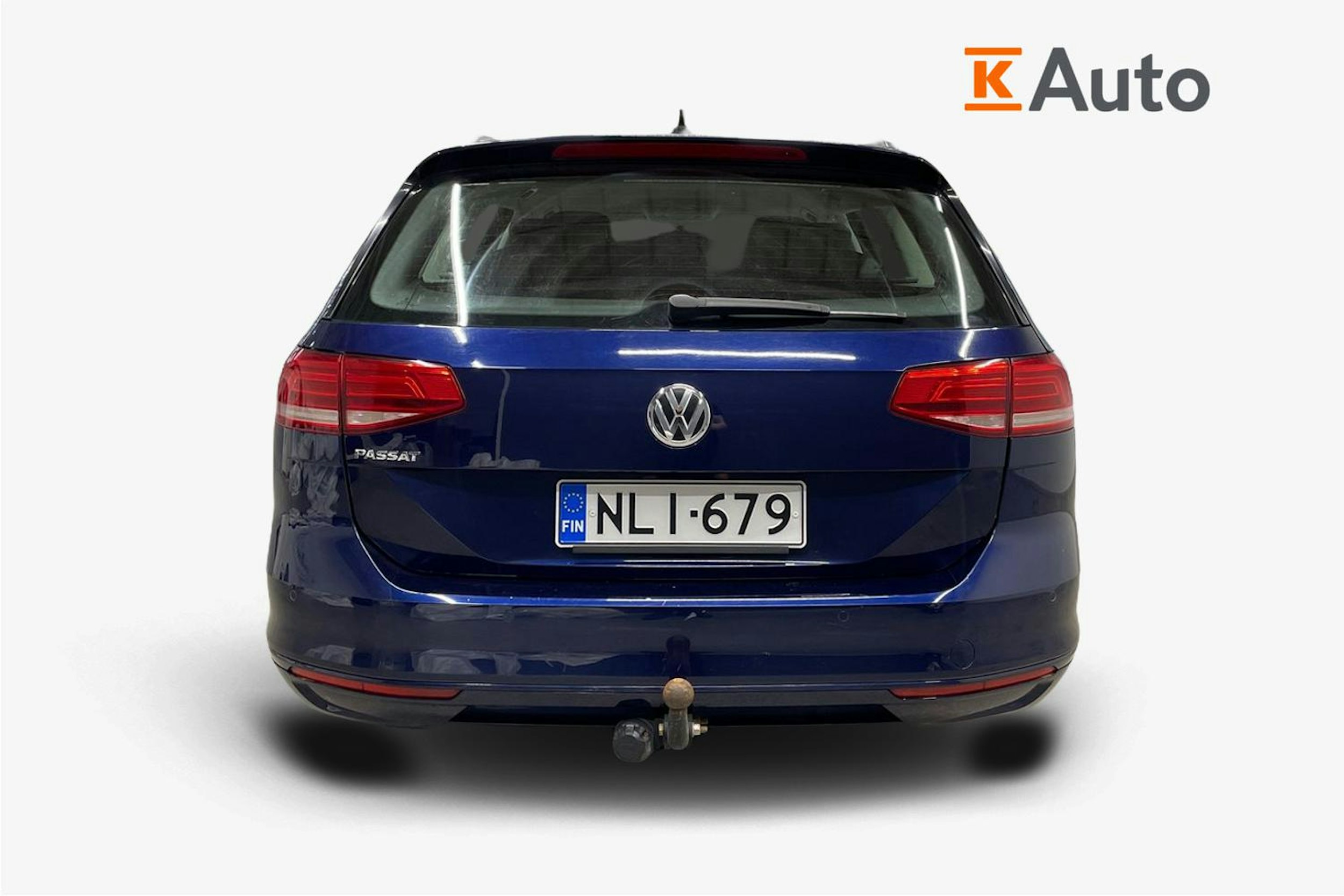 sininen Volkswagen Passat 2019 kuva 6.