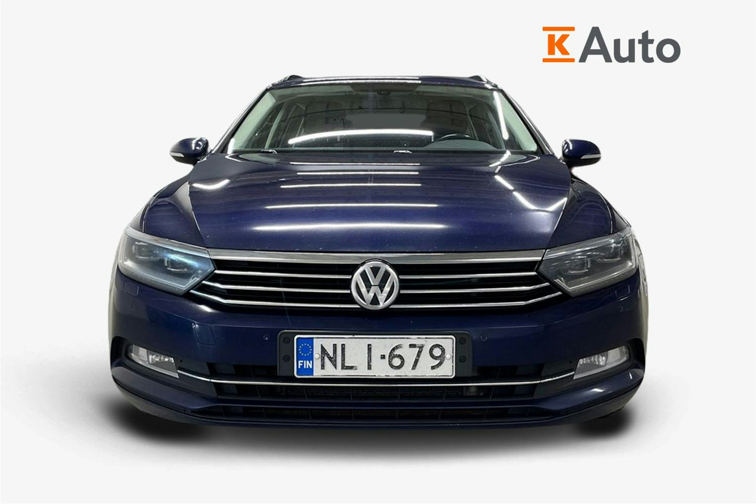 sininen Volkswagen Passat 2019 kuva 8.