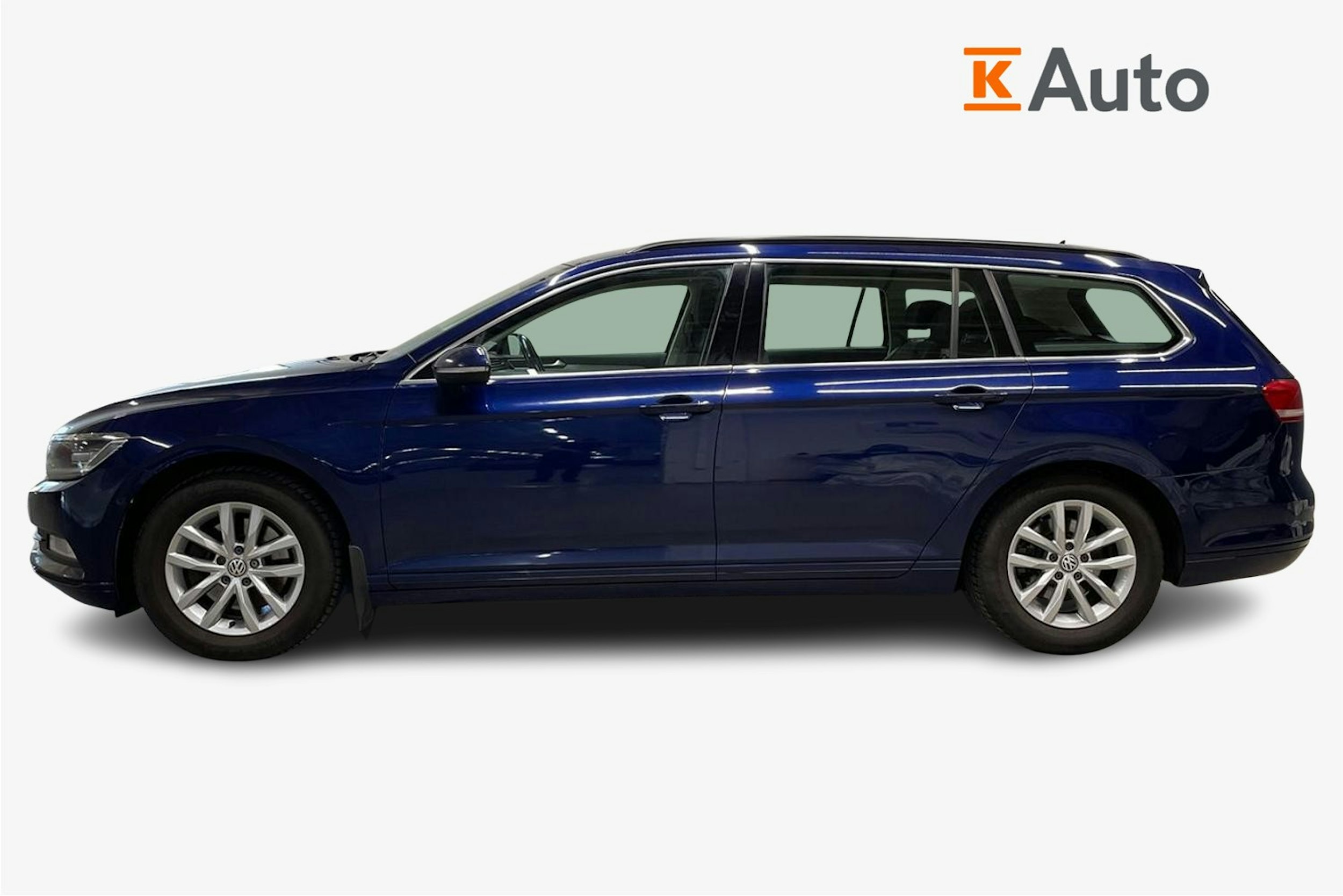 sininen Volkswagen Passat 2019 kuva 9.