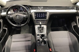 sininen Volkswagen Passat 2019 kuva 12.