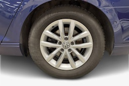 sininen Volkswagen Passat 2019 kuva 14.