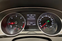 sininen Volkswagen Passat 2019 kuva 19.