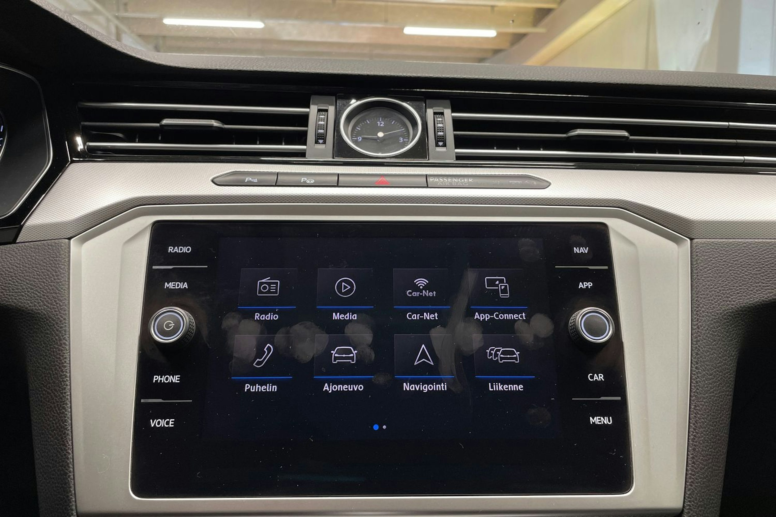 sininen Volkswagen Passat 2019 kuva 20.