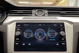 sininen Volkswagen Passat 2019 kuva 22.