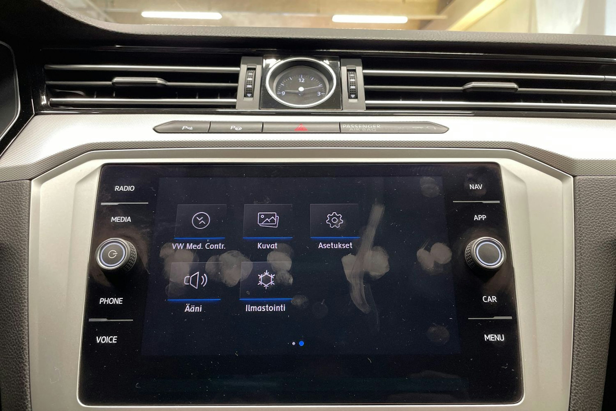 sininen Volkswagen Passat 2019 kuva 25.