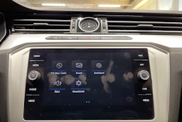 sininen Volkswagen Passat 2019 kuva 25.