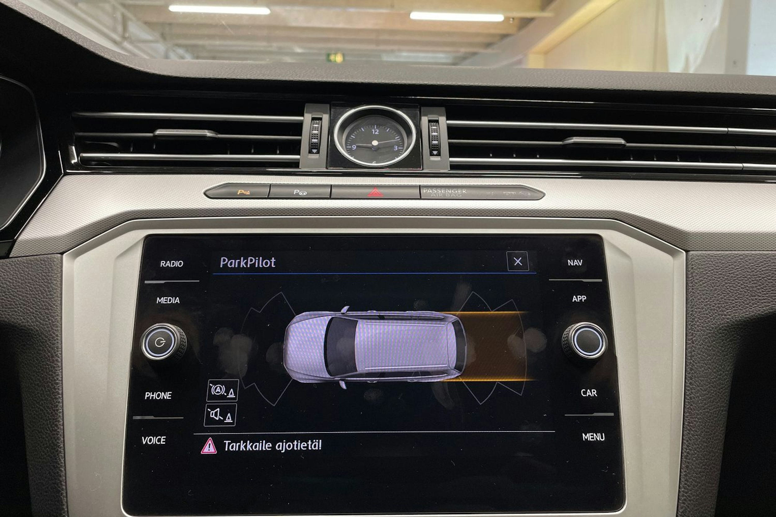 sininen Volkswagen Passat 2019 kuva 26.