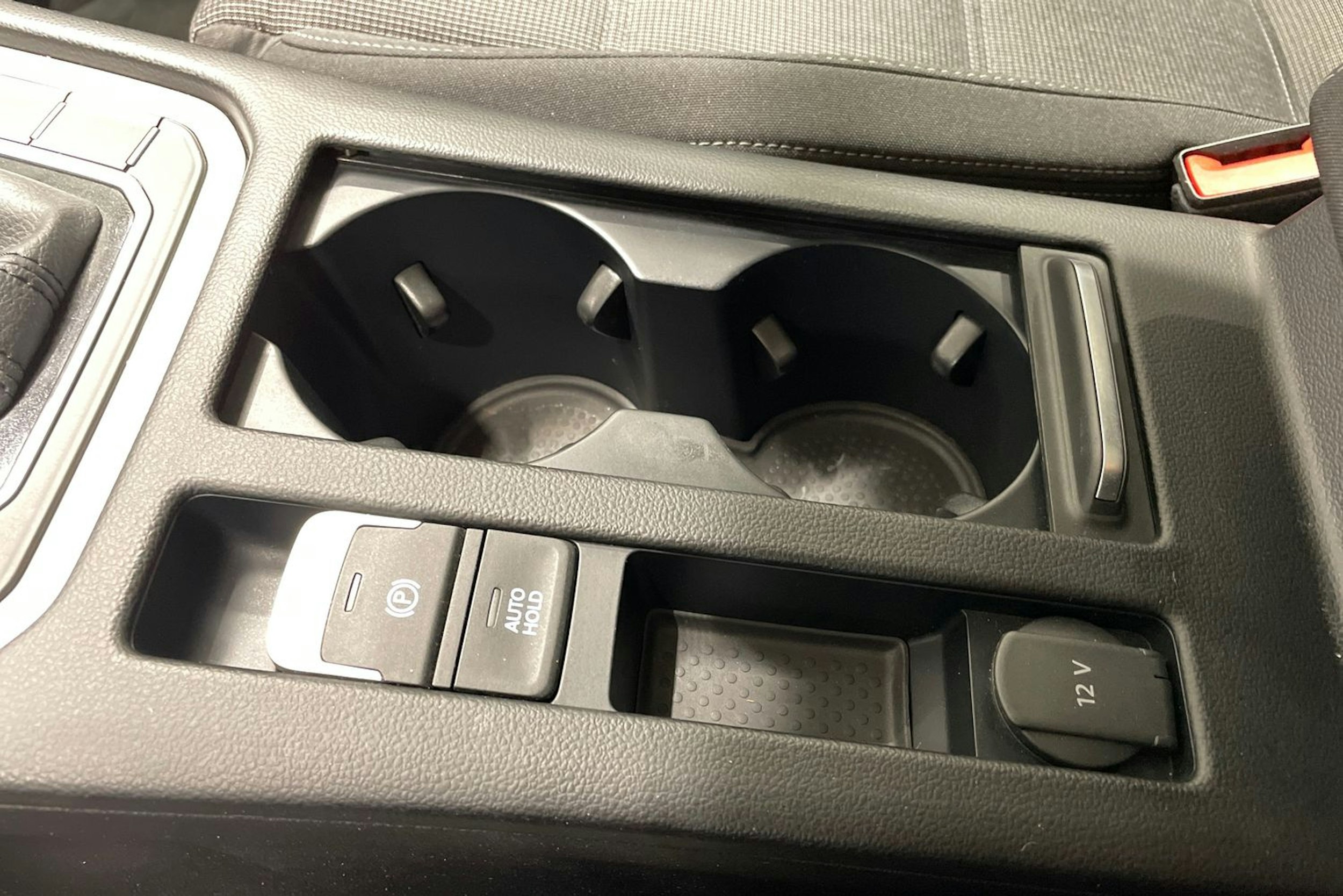 sininen Volkswagen Passat 2019 kuva 28.