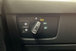 sininen Volkswagen Passat 2019 kuva 29.