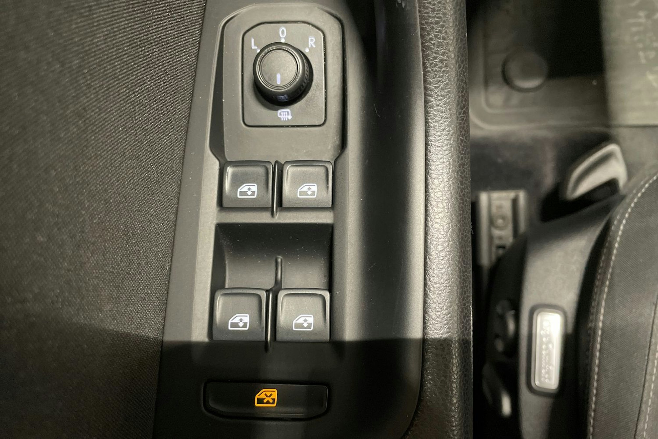 sininen Volkswagen Passat 2019 kuva 30.