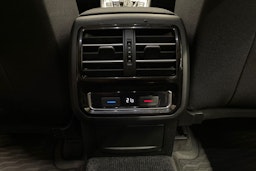 sininen Volkswagen Passat 2019 kuva 31.