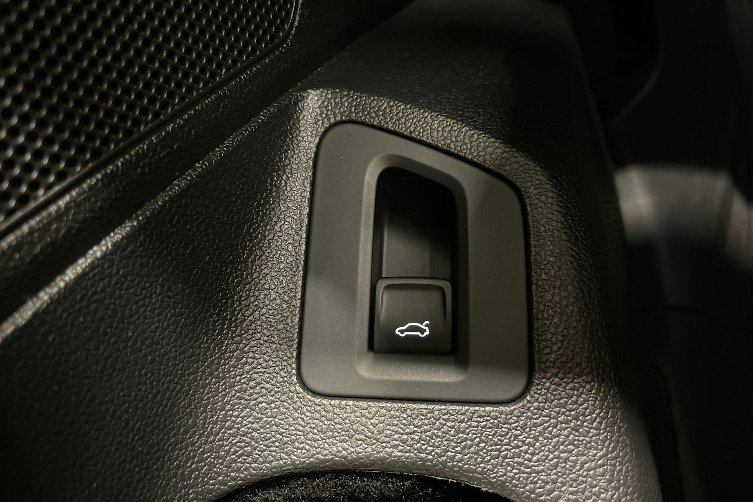 sininen Volkswagen Passat 2019 kuva 32.