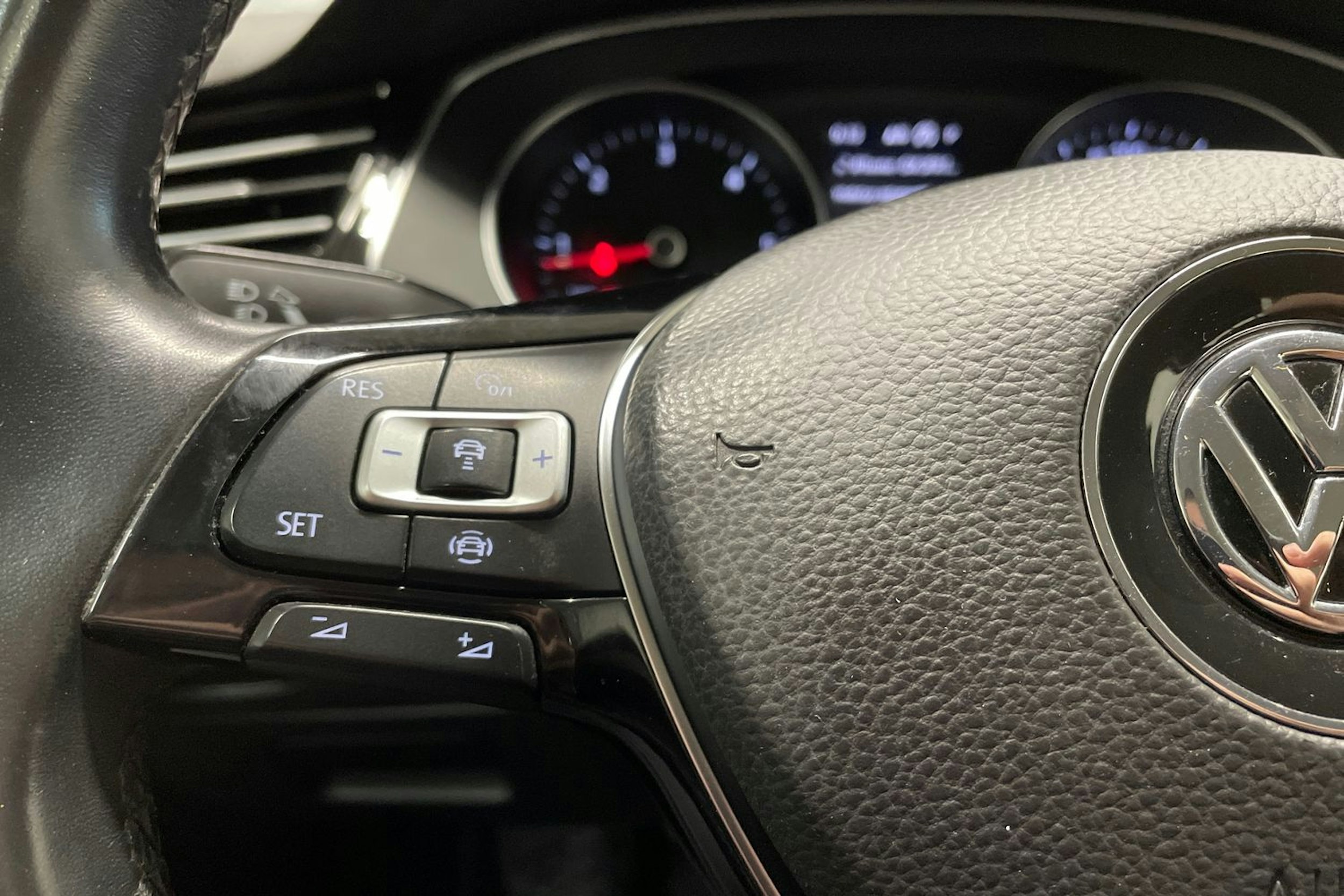 sininen Volkswagen Passat 2019 kuva 33.