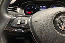 sininen Volkswagen Passat 2019 kuva 33.