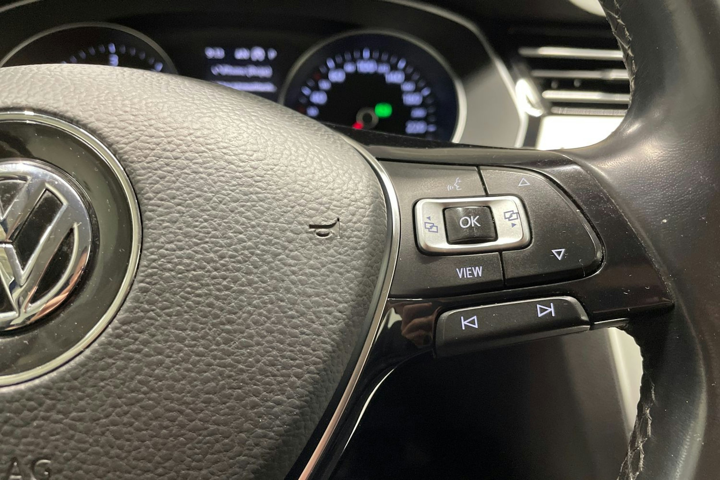 sininen Volkswagen Passat 2019 kuva 34.