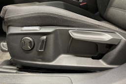 sininen Volkswagen Passat 2019 kuva 35.