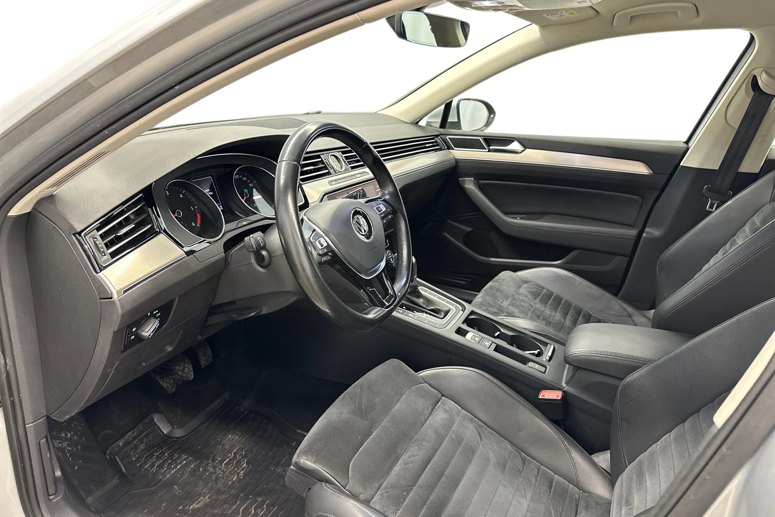 hopea Volkswagen Passat 2019 kuva 8.