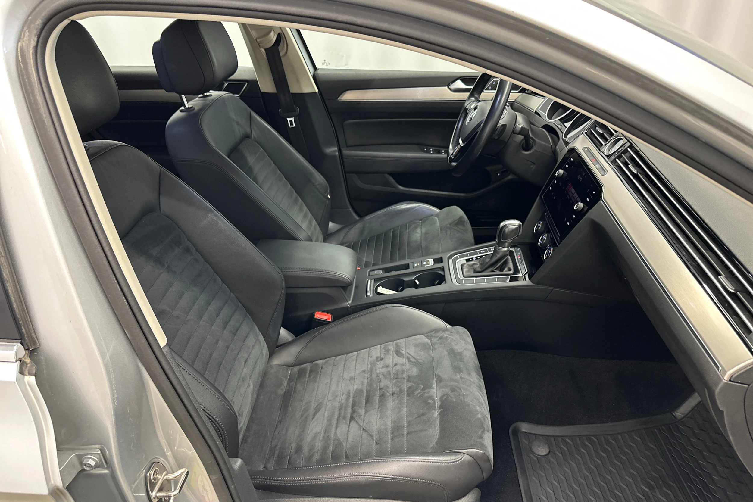 hopea Volkswagen Passat 2019 kuva 13.