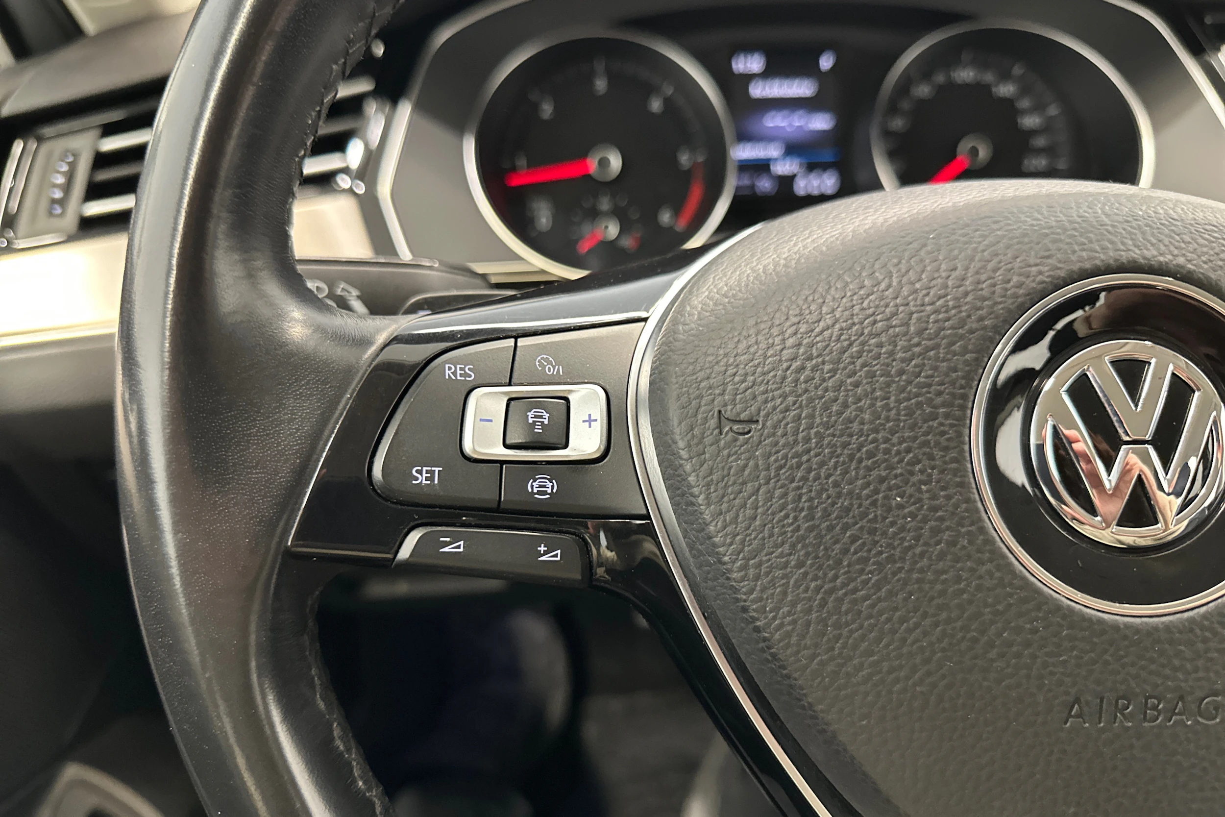 hopea Volkswagen Passat 2019 kuva 17.